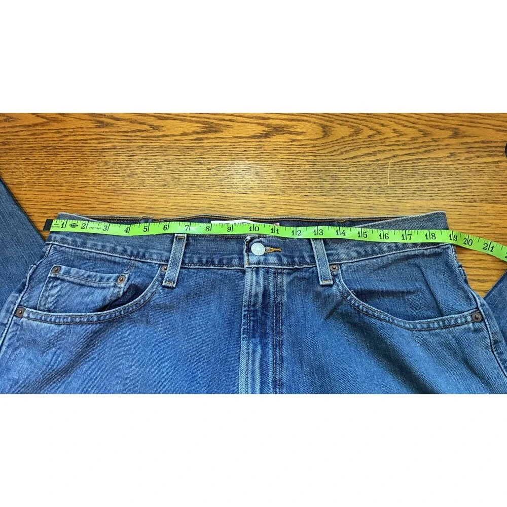 Men's Levi Jeans 550 Tag 38x32 Actual Size 37